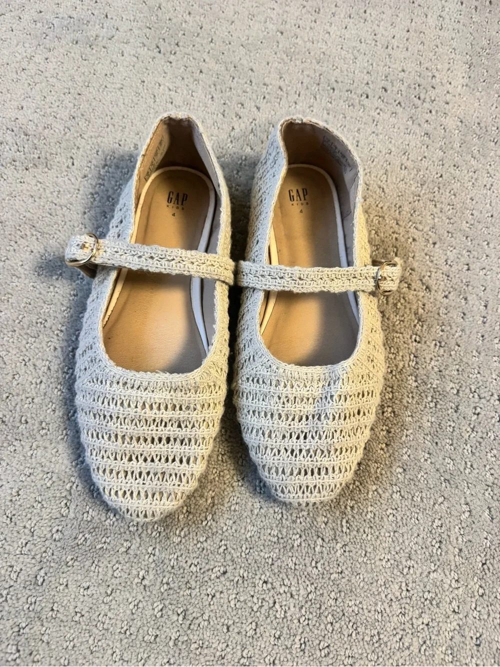 Girls Gap size 4 ballet flats cream